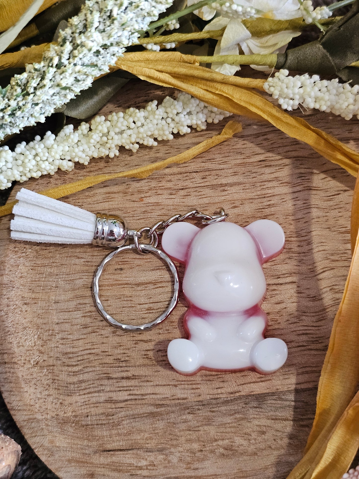 Porte-clé Ours en Résine – Charme et Originalité à Emporter !