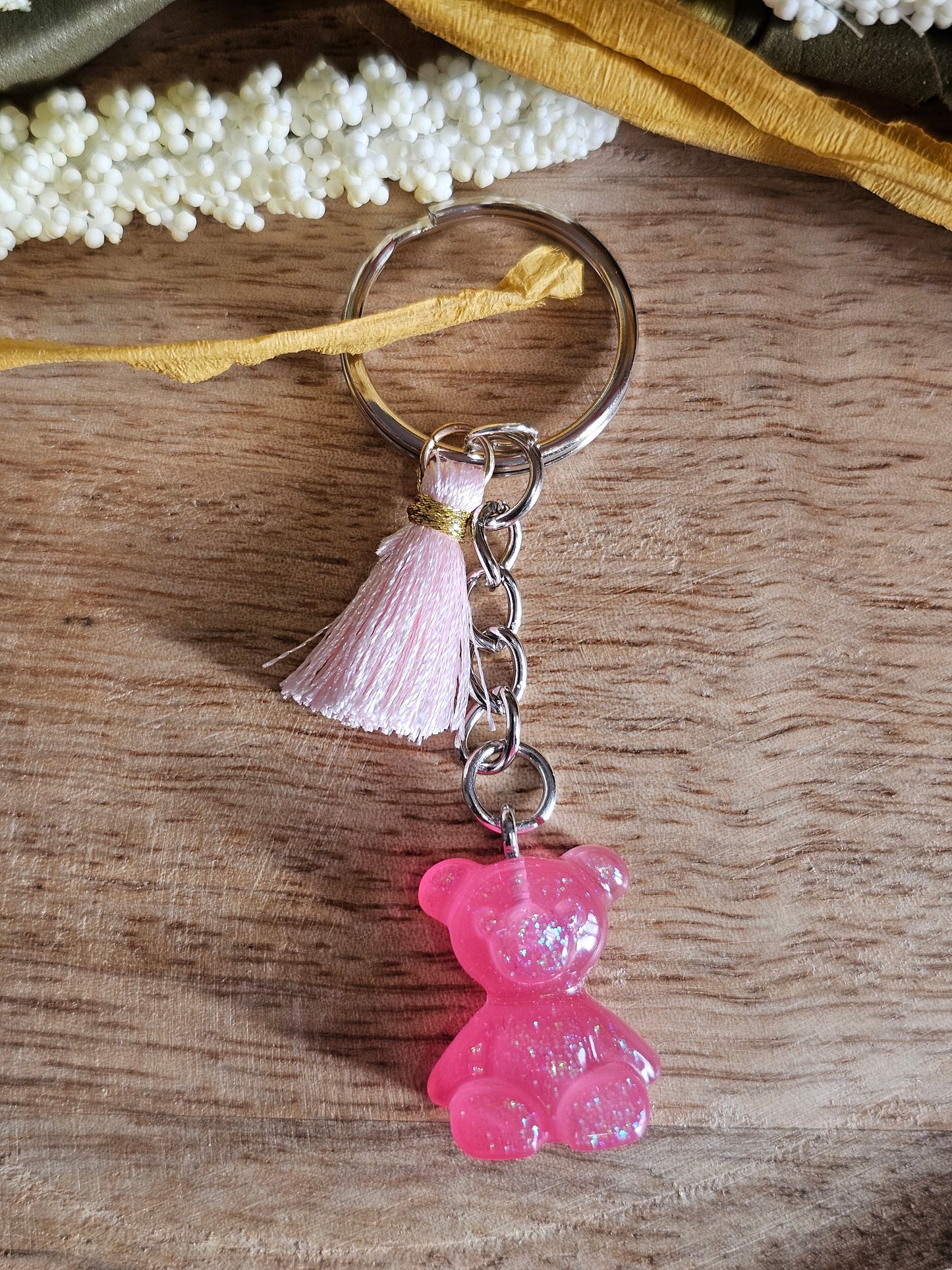 Porte-clé Ours en Résine – Charme et Originalité à Emporter !