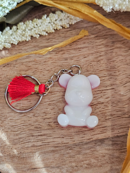 Porte-clé Ours en Résine – Charme et Originalité à Emporter !