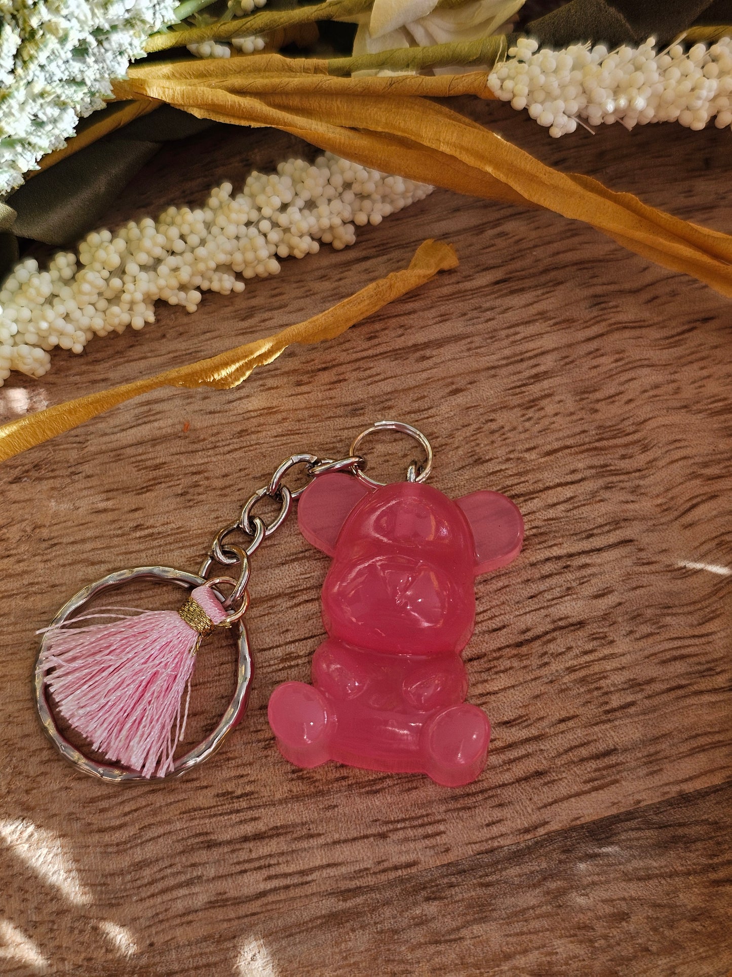 Porte-clé Ours en Résine – Charme et Originalité à Emporter !