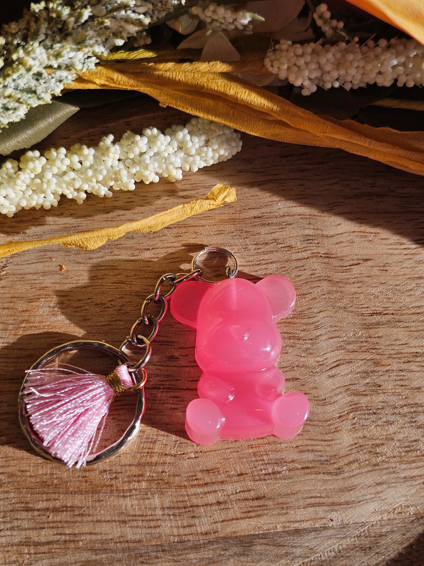 Porte-clé Ours en Résine – Charme et Originalité à Emporter !