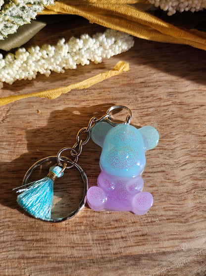 Porte-clé Ours en Résine – Charme et Originalité à Emporter !
