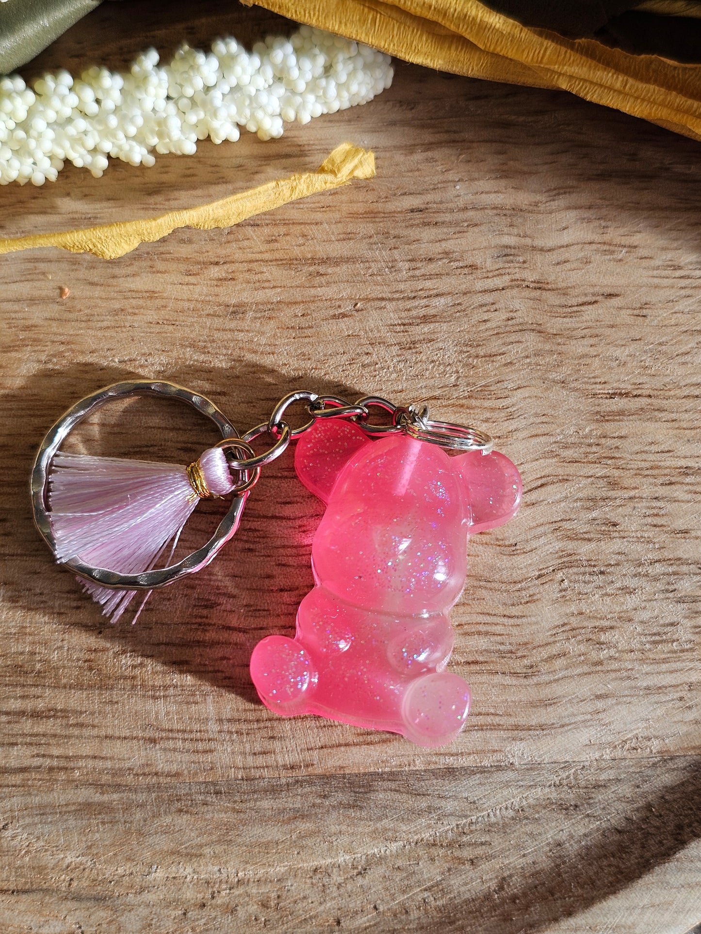 Porte-clé Ours en Résine – Charme et Originalité à Emporter !