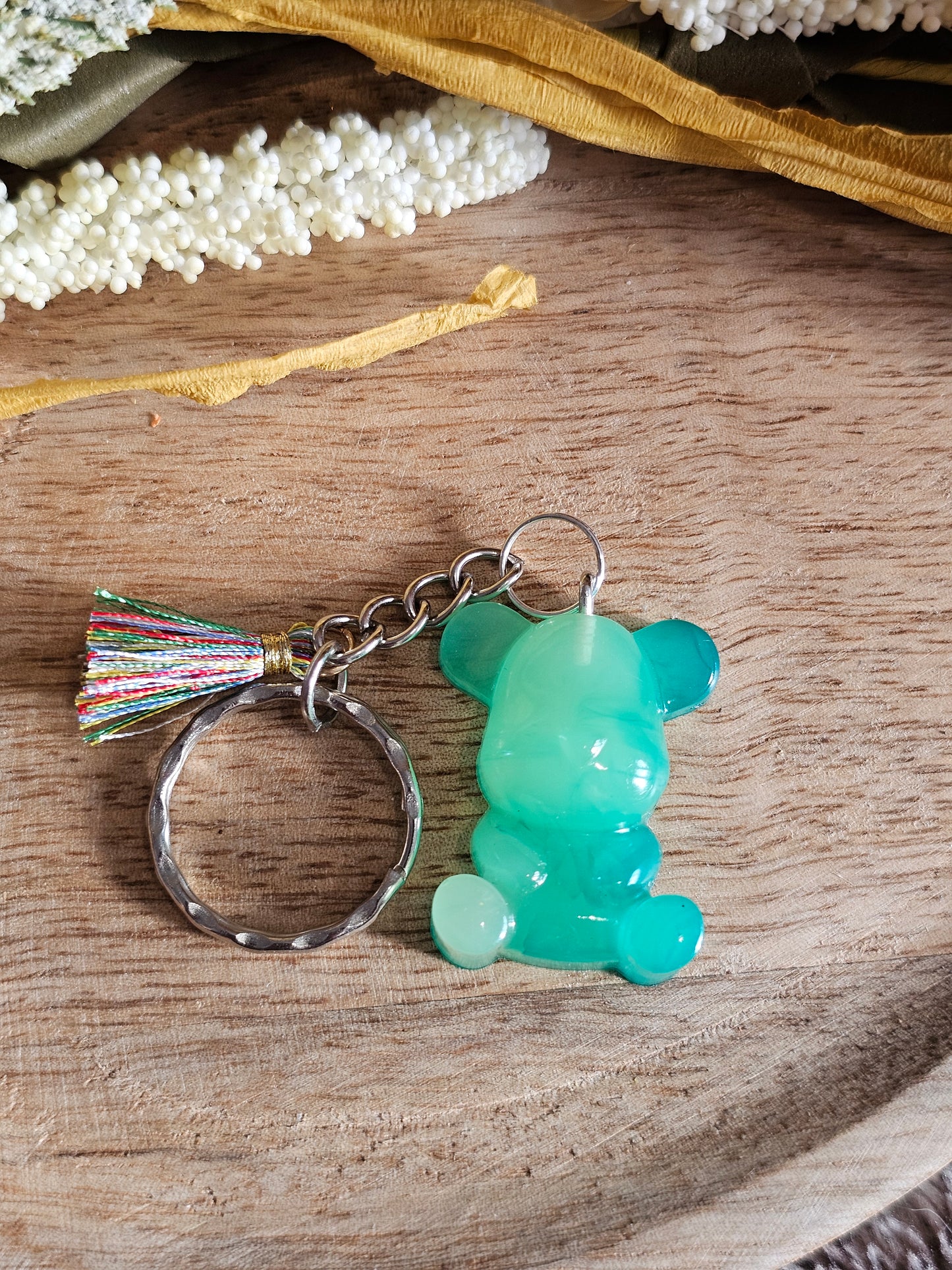 Porte-clé Ours en Résine – Charme et Originalité à Emporter !