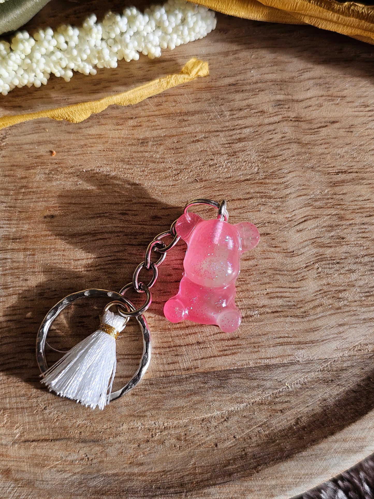 Porte-clé Ours en Résine – Charme et Originalité à Emporter !