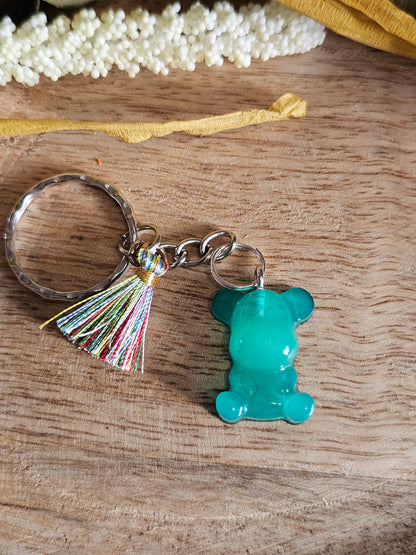 Porte-clé Ours en Résine – Charme et Originalité à Emporter !