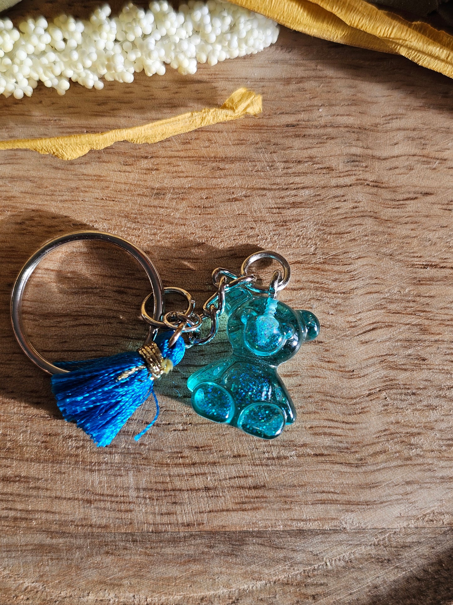 Porte-clé Ours en Résine – Charme et Originalité à Emporter !